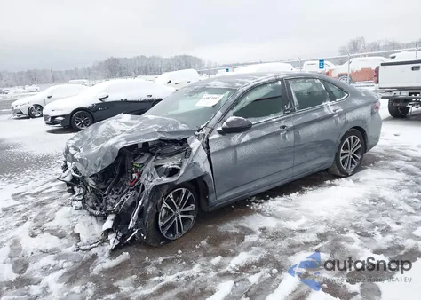 2024 Volkswagen Jetta 1.5T Sport z USA, uszkodzony, nr VIN 3VWBM7BU3RM052512